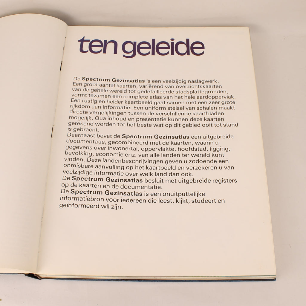 Spectrum Gezinsatlas 1974 – Groot Formaat Wereldatlas – Koude Oorlog Kaartbeeld – Het Spectrum Utrecht/Antwerpen