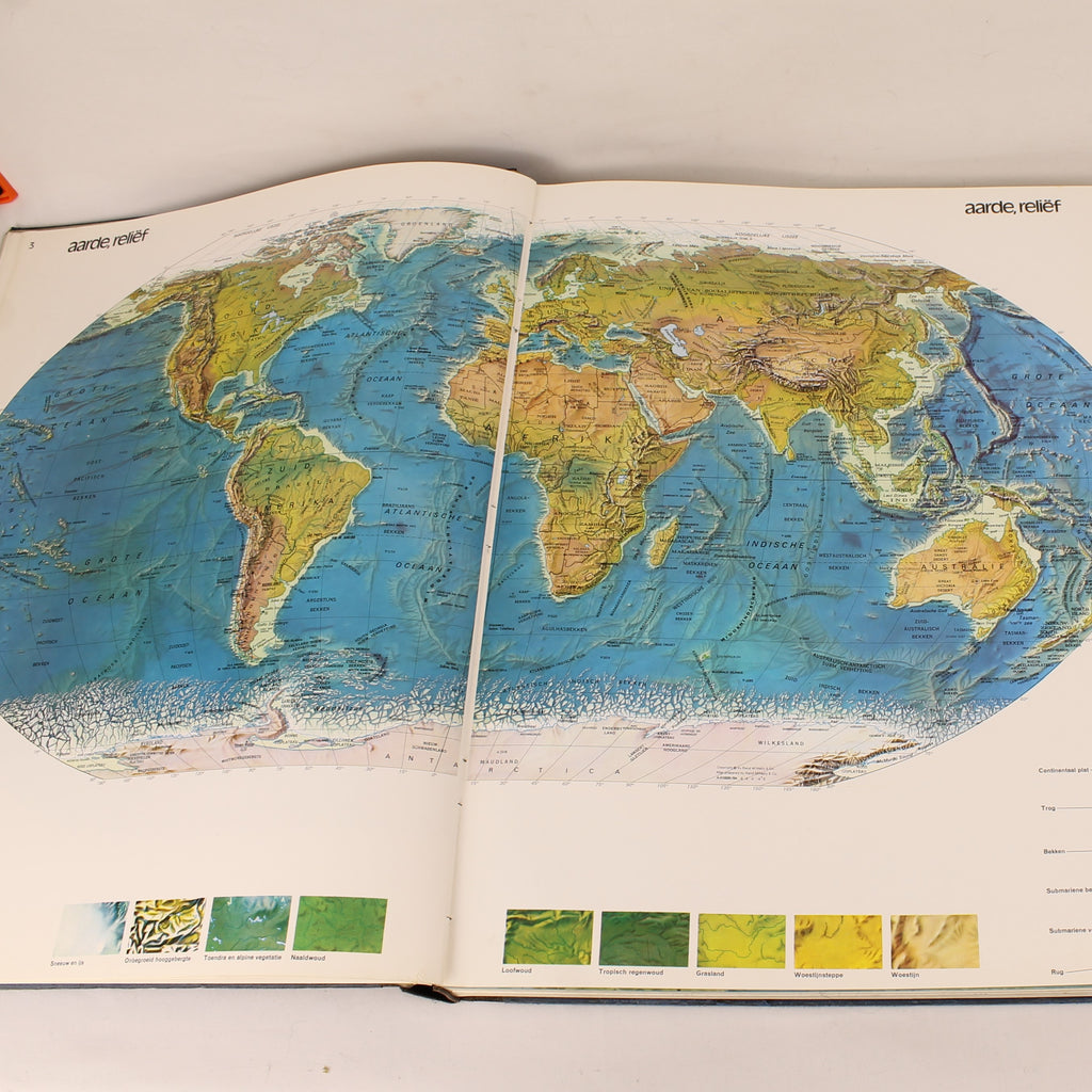 Spectrum Gezinsatlas 1974 – Groot Formaat Wereldatlas – Koude Oorlog Kaartbeeld – Het Spectrum Utrecht/Antwerpen