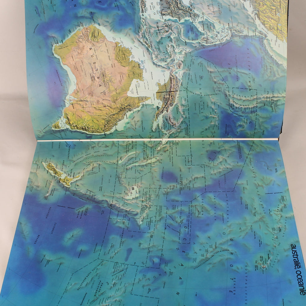Spectrum Gezinsatlas 1974 – Groot Formaat Wereldatlas – Koude Oorlog Kaartbeeld – Het Spectrum Utrecht/Antwerpen