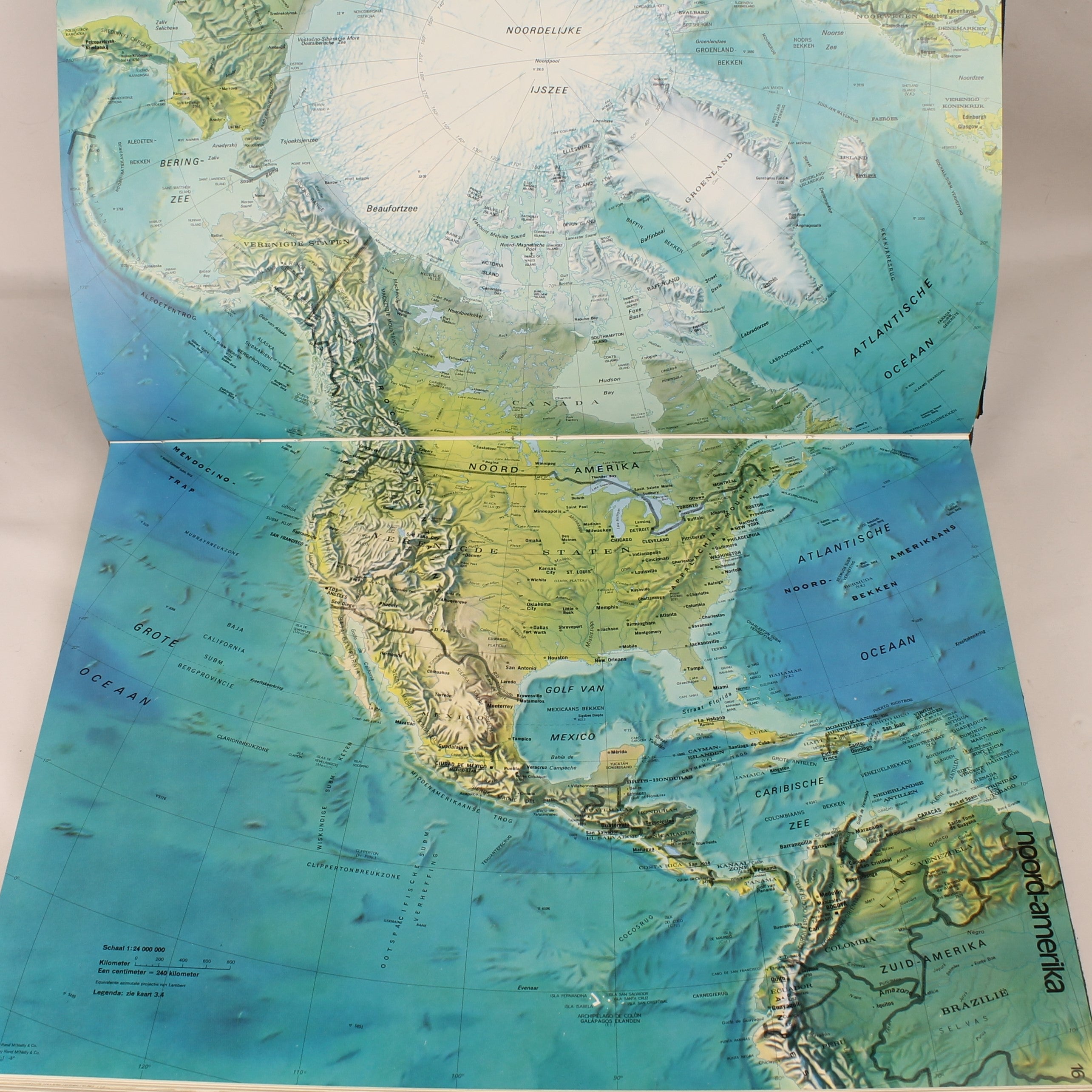 Spectrum Gezinsatlas 1974 – Groot Formaat Wereldatlas – Koude Oorlog Kaartbeeld – Het Spectrum Utrecht/Antwerpen