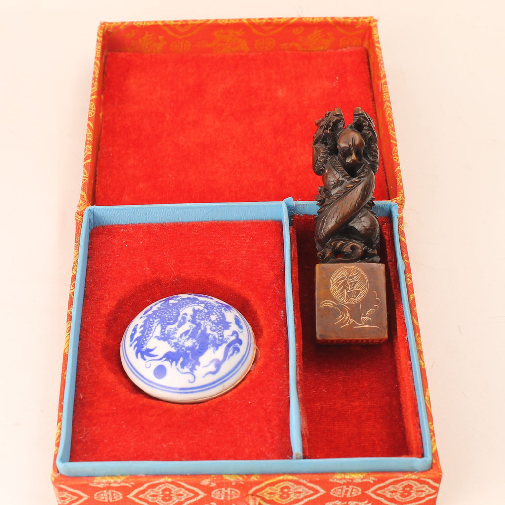 Sceau chinois en pierre sculptée à la main avec dragons – Personnalisé “HARRIE” – Étui à encre inclus – 10 cm