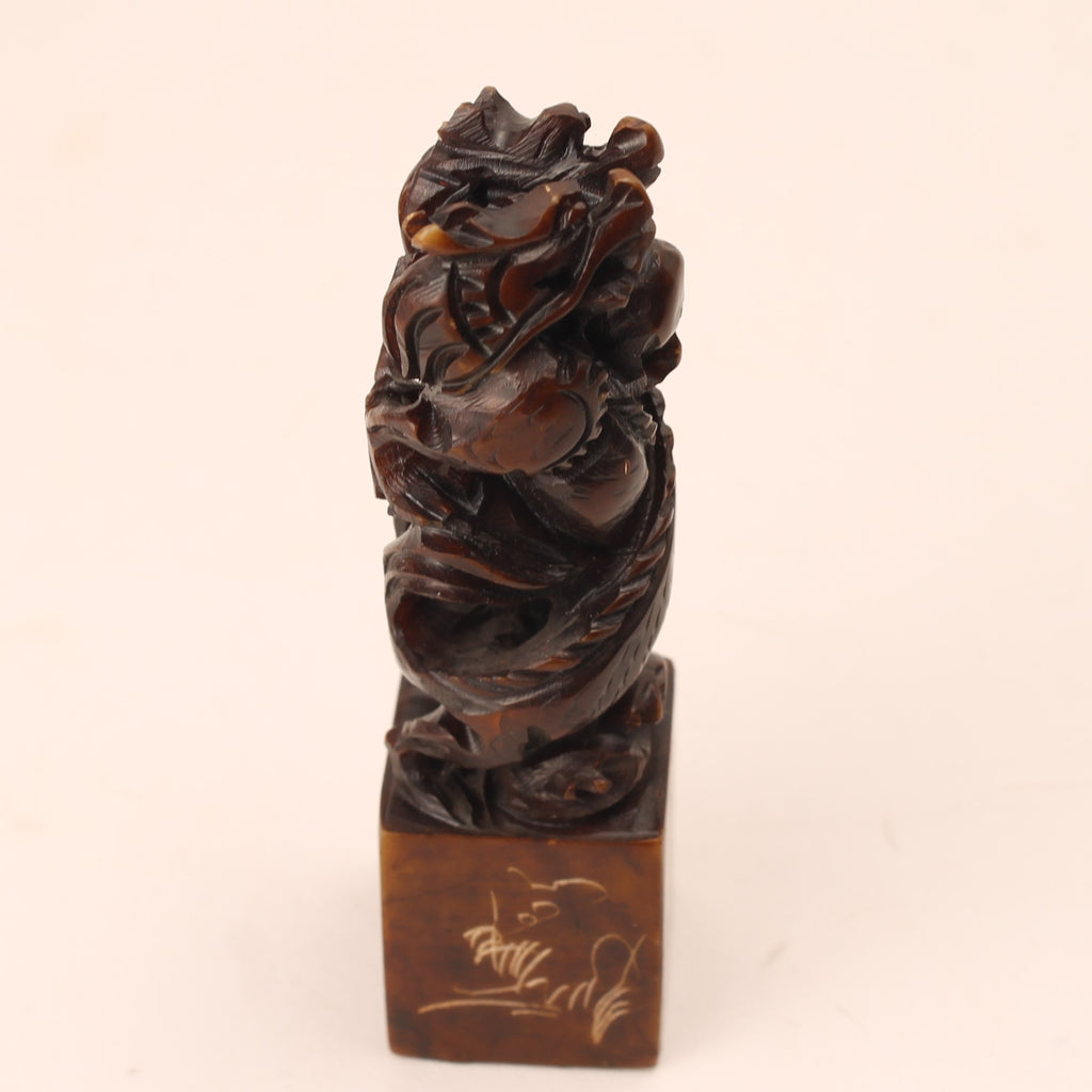 Sceau chinois en pierre sculptée à la main avec dragons – Personnalisé “HARRIE” – Étui à encre inclus – 10 cm