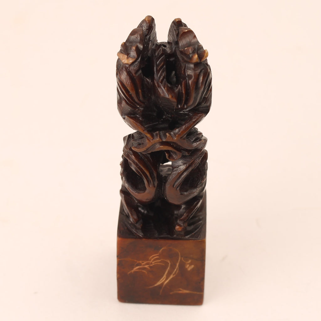 Sceau chinois en pierre sculptée à la main avec dragons – Personnalisé “HARRIE” – Étui à encre inclus – 10 cm