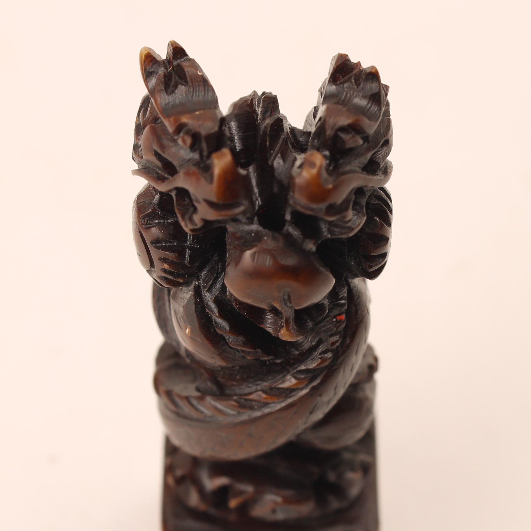 Chinese Handgesneden Stenen Zegel met Draken – Gepersonaliseerd “HARRIE” – Incl. Inktdoos – 10 cm