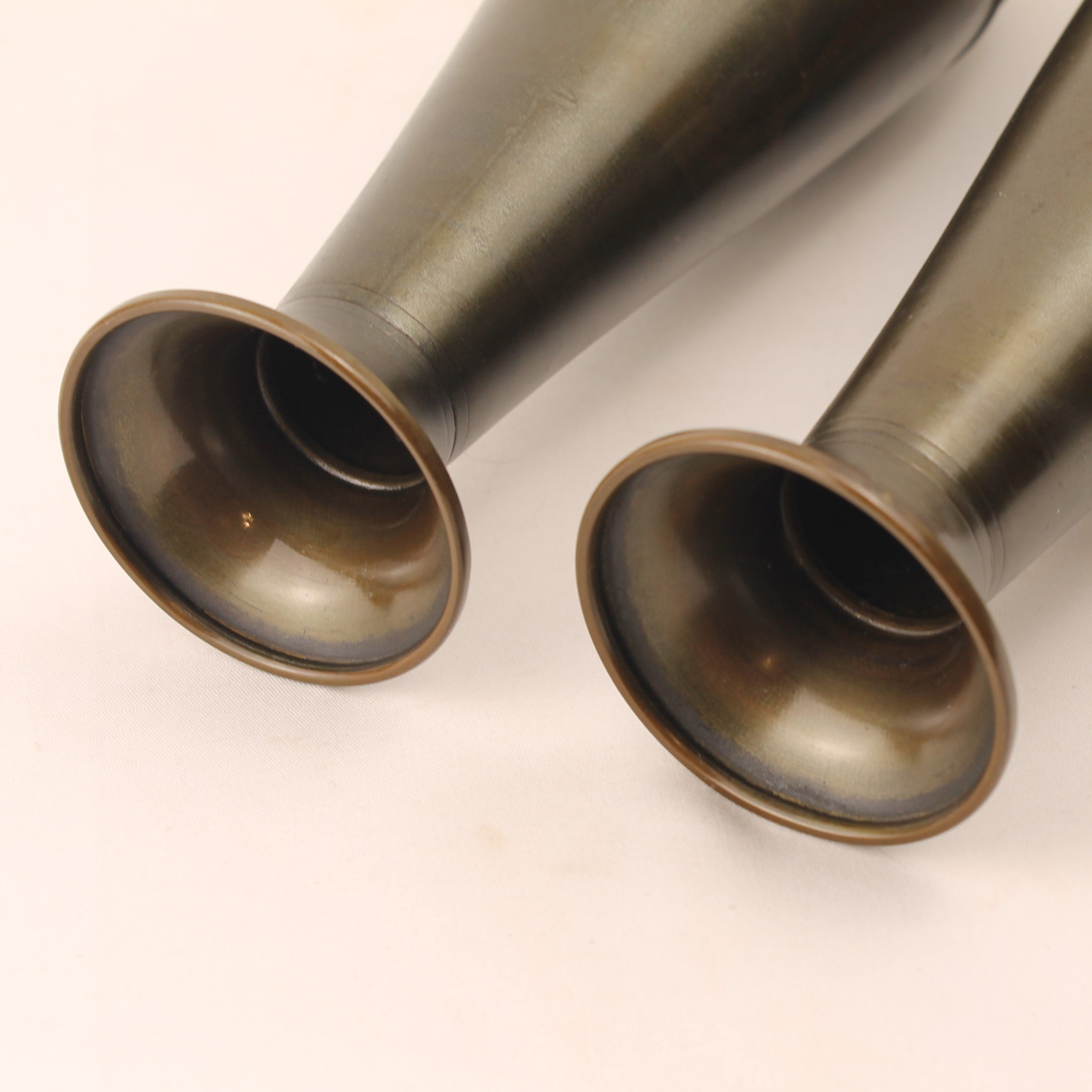 Kurz & Co Tiel Vases - Entre-deux-guerres - Laiton - Modèle 1375 - Lot de 2 - 29 cm