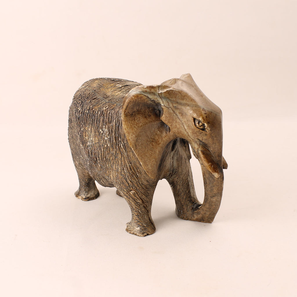 Handgesneden Stenen Olifant – Vintage Afrikaanse Speksteen Sculptuur – 16 cm