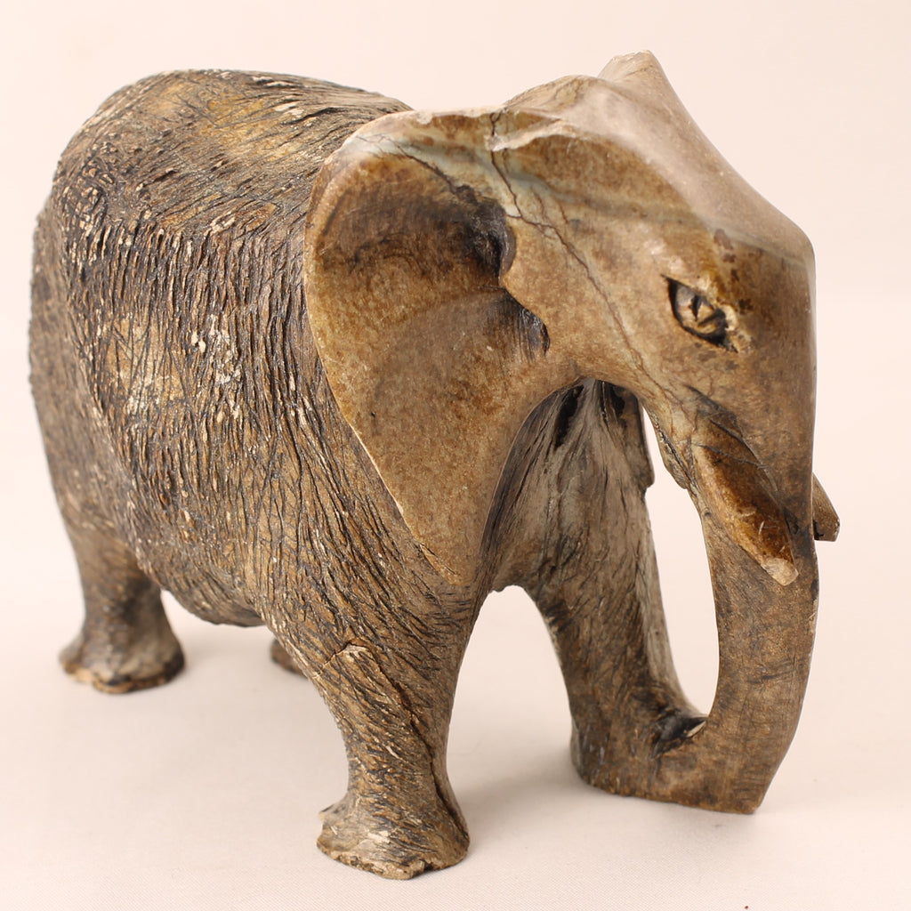 Handgesneden Stenen Olifant – Vintage Afrikaanse Speksteen Sculptuur – 16 cm