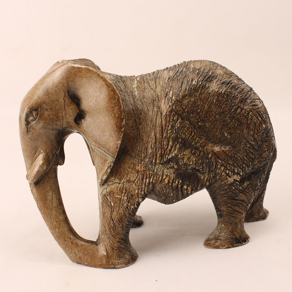 Handgesneden Stenen Olifant – Vintage Afrikaanse Speksteen Sculptuur – 16 cm