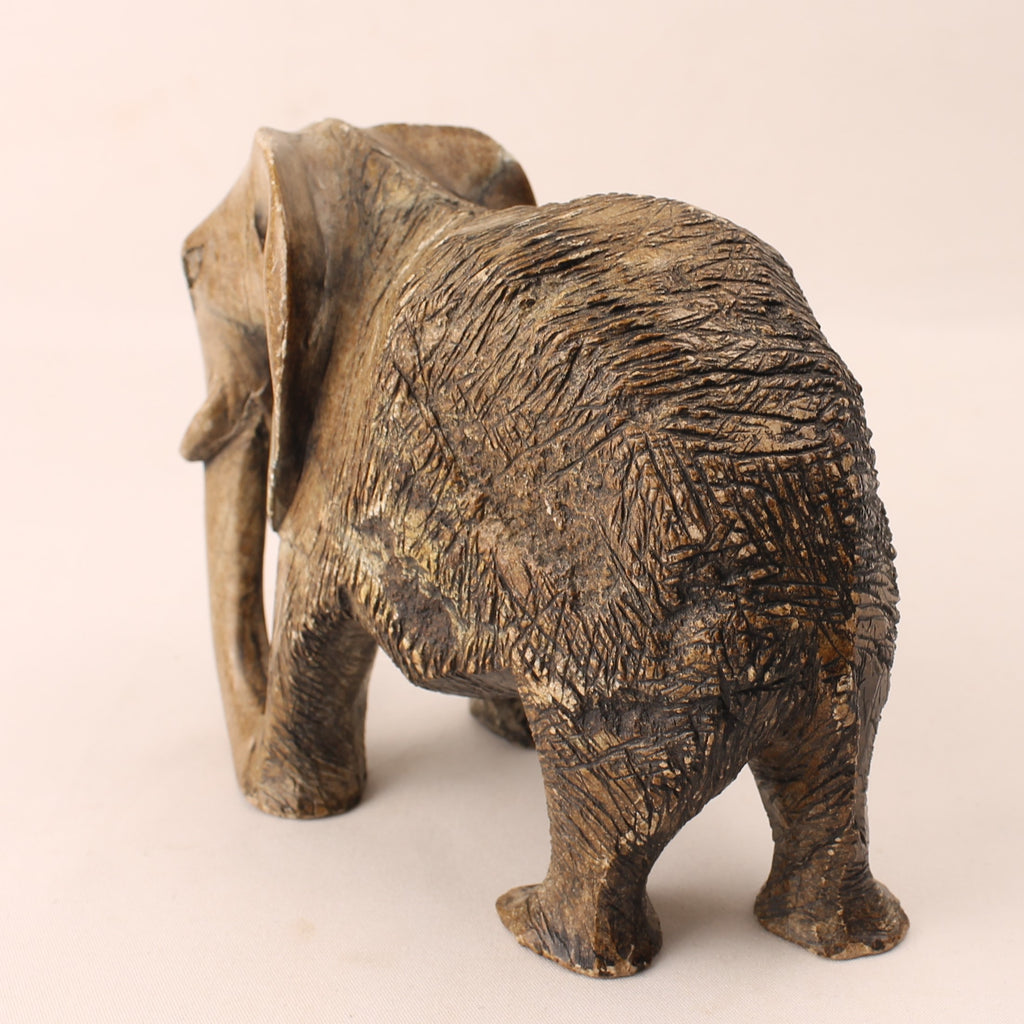 Handgesneden Stenen Olifant – Vintage Afrikaanse Speksteen Sculptuur – 16 cm