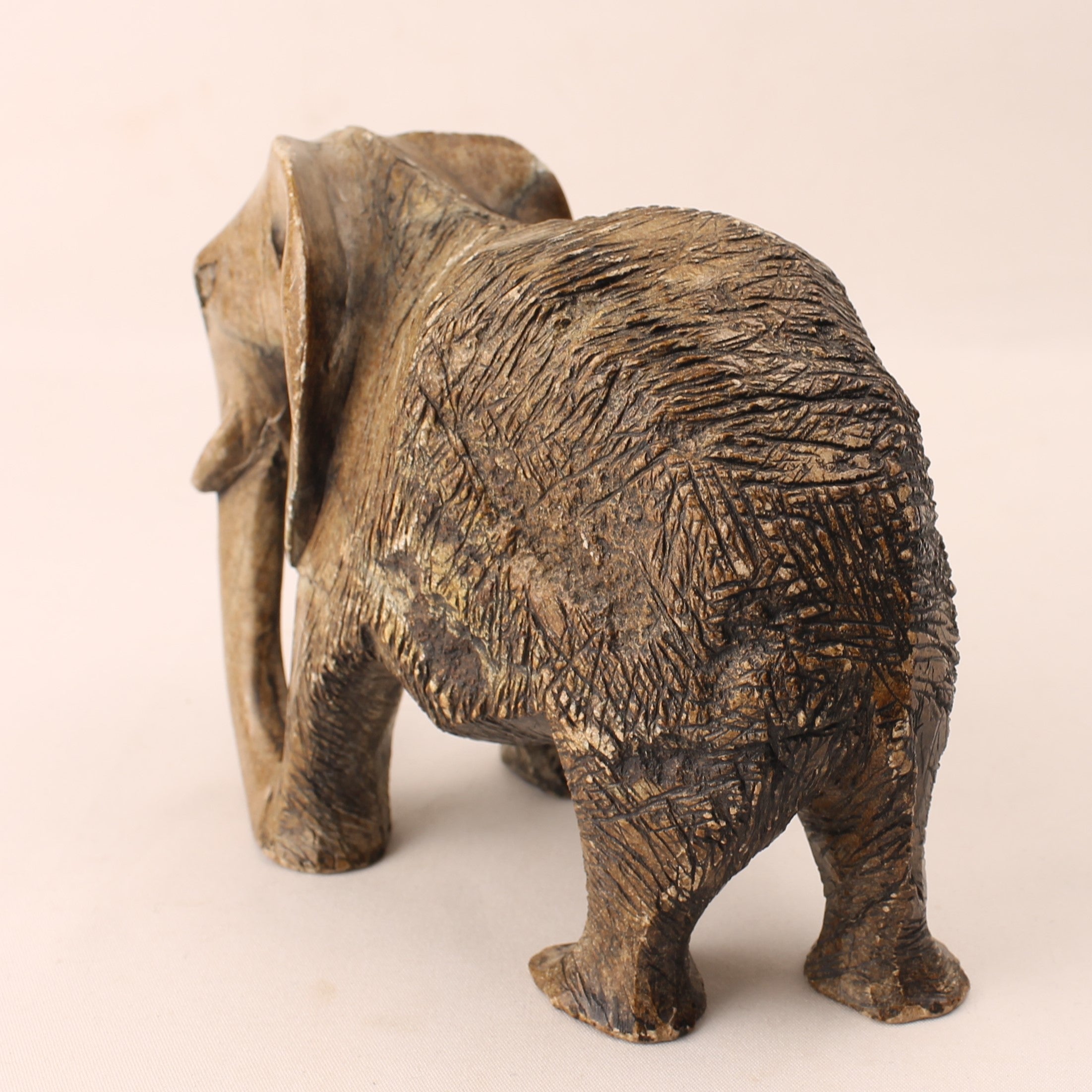 Handgesneden Stenen Olifant – Vintage Afrikaanse Speksteen Sculptuur – 16 cm