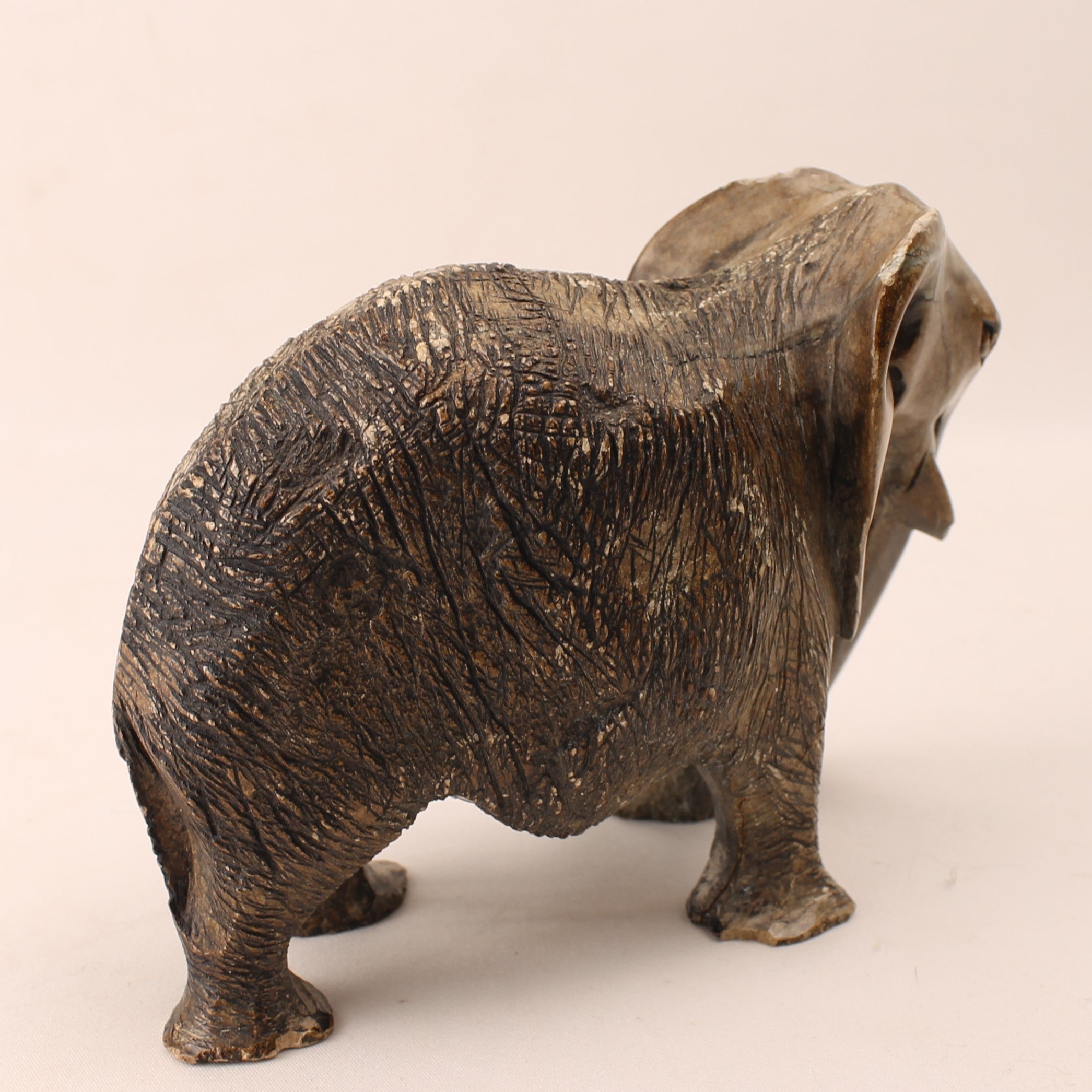 Handgesneden Stenen Olifant – Vintage Afrikaanse Speksteen Sculptuur – 16 cm