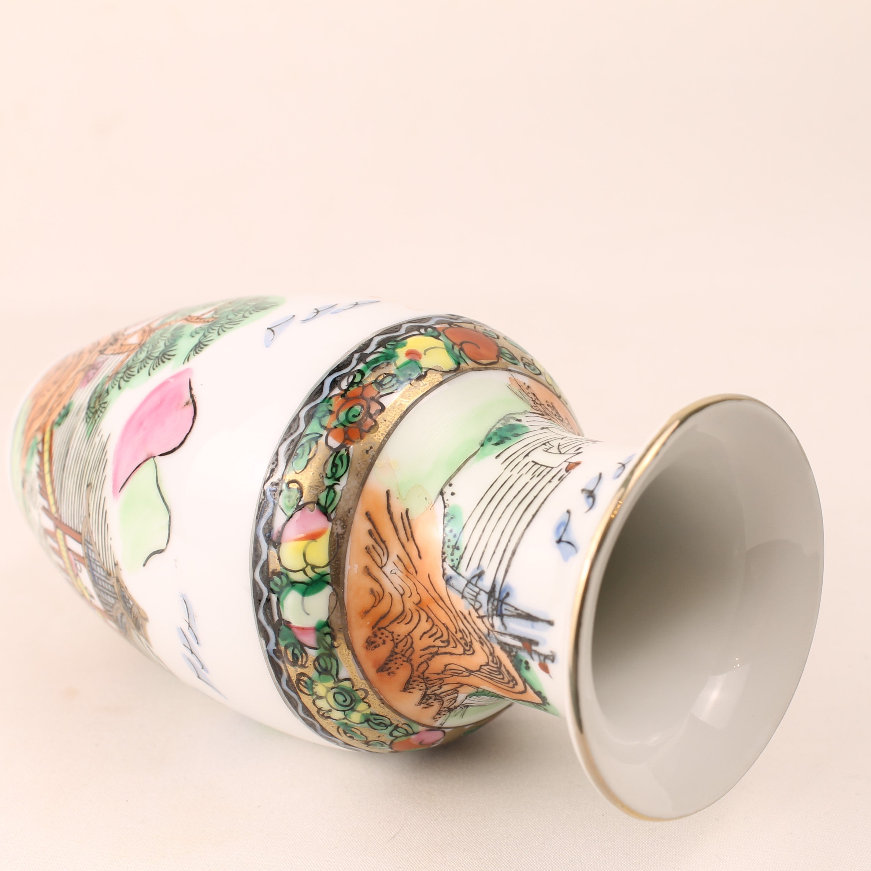 Vase chinois en porcelaine – Marque de règne Qianlong – Peint à la main – 16 cm