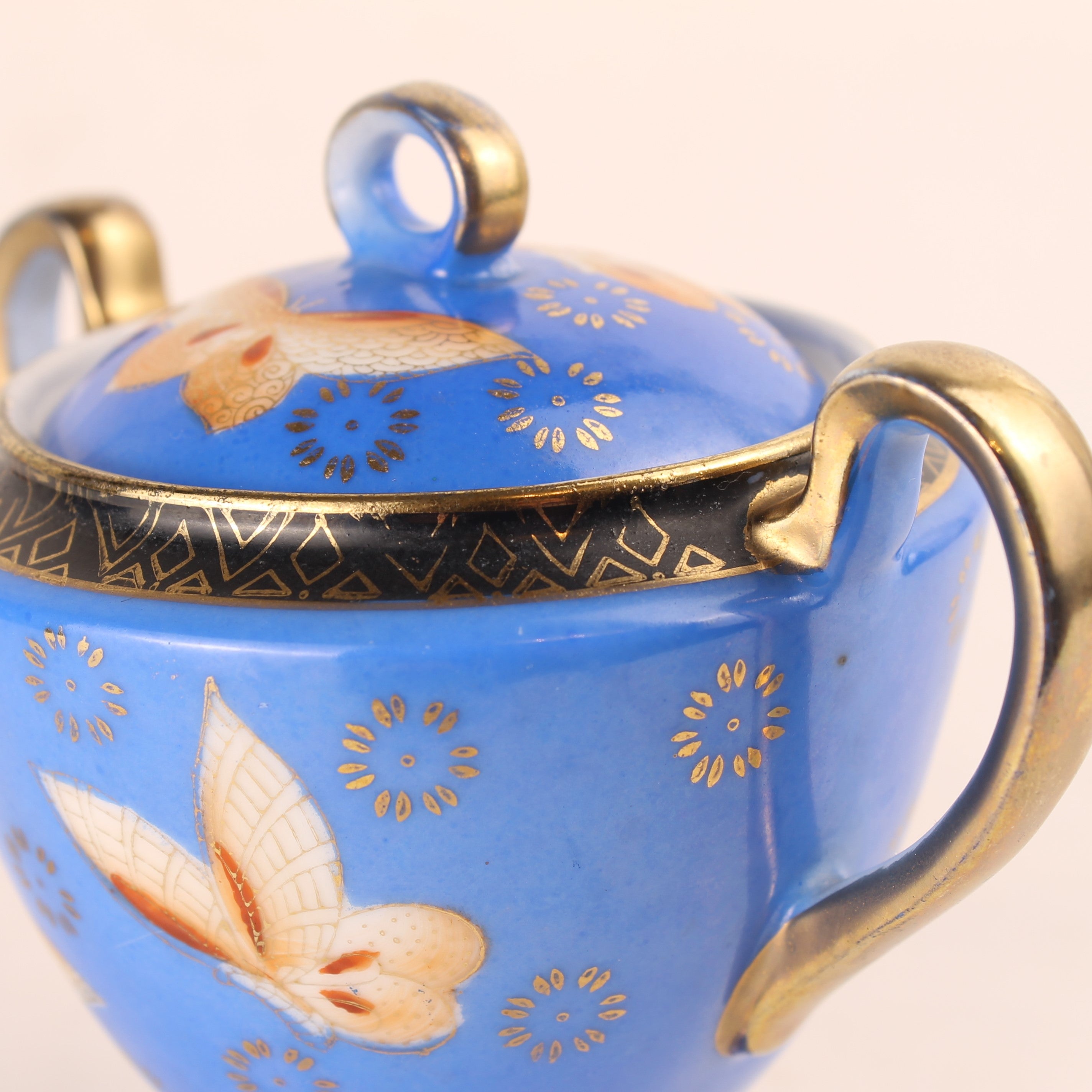Art Nouveau Suikerpot met Vlinders – Blauw Porselein met Vergulding – ca. 1900