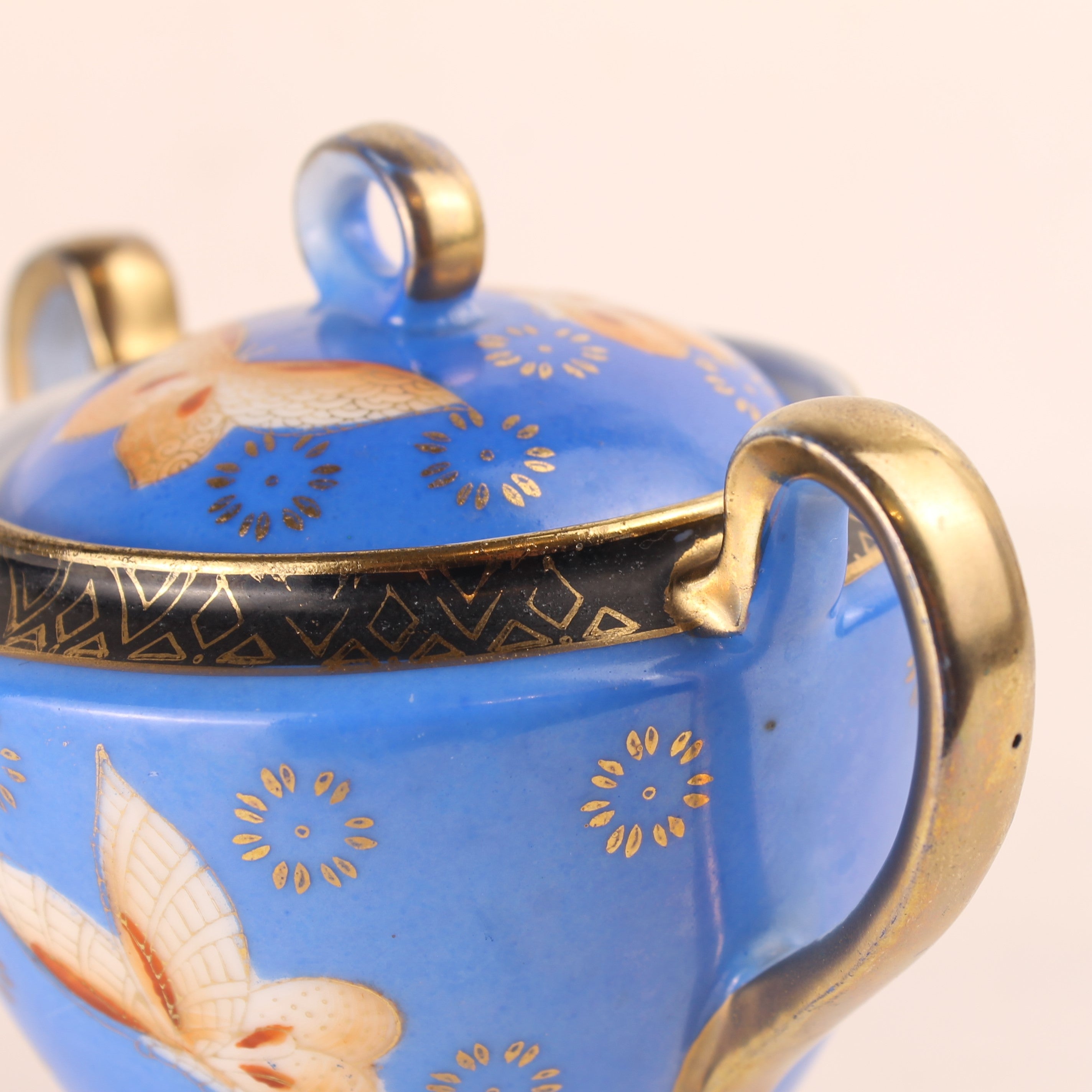 Art Nouveau Suikerpot met Vlinders – Blauw Porselein met Vergulding – ca. 1900