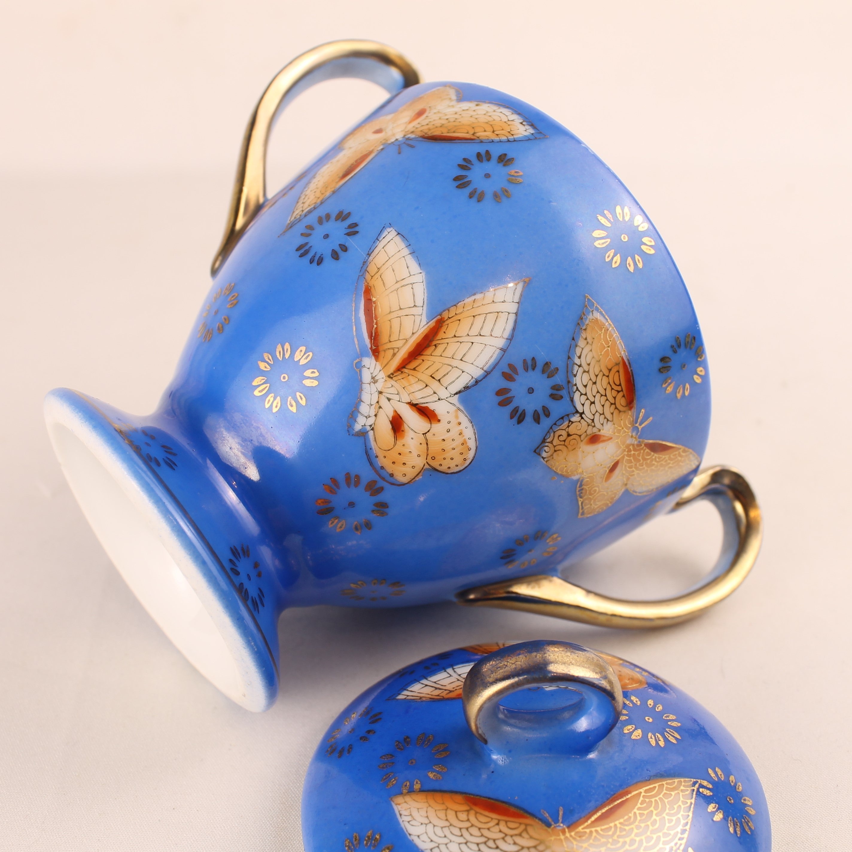 Art Nouveau Suikerpot met Vlinders – Blauw Porselein met Vergulding – ca. 1900