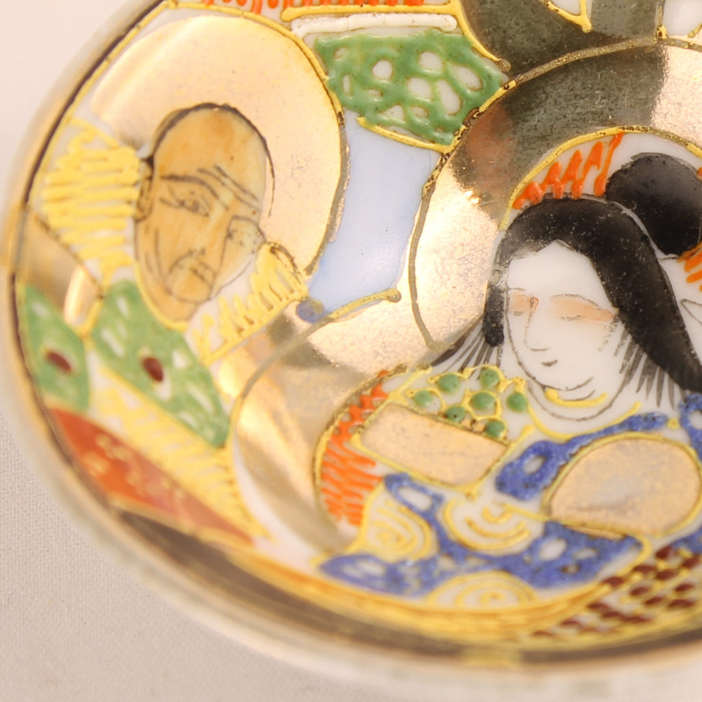 Japans Satsuma-Stijl Moriage Miniatuur Schaaltje met Figuren – Meiji Periode ca. 1900