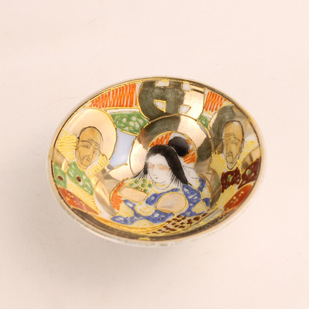 Japans Satsuma-Stijl Moriage Miniatuur Schaaltje met Figuren – Meiji Periode ca. 1900