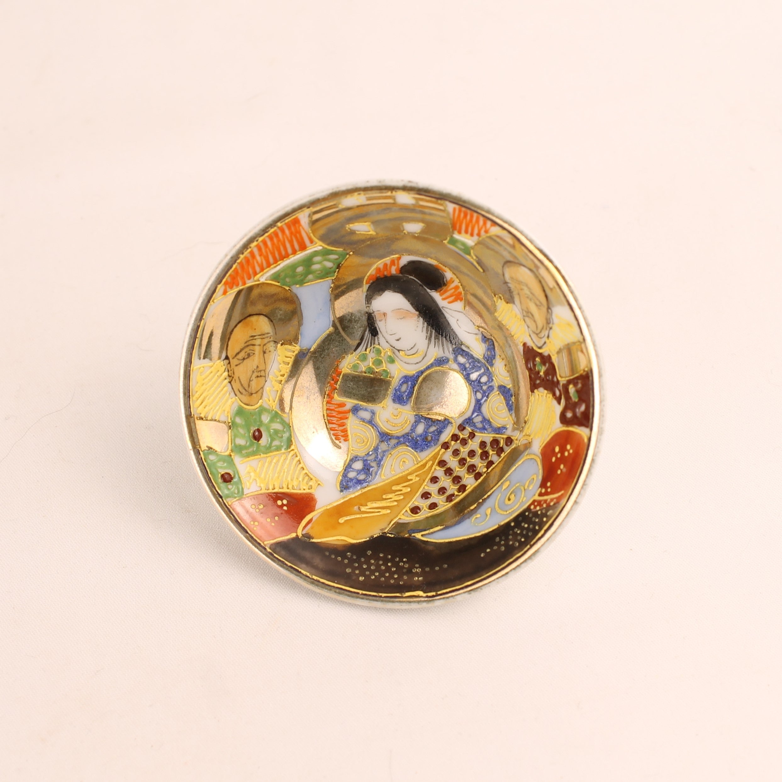 Japans Satsuma-Stijl Moriage Miniatuur Schaaltje met Figuren – Meiji Periode ca. 1900