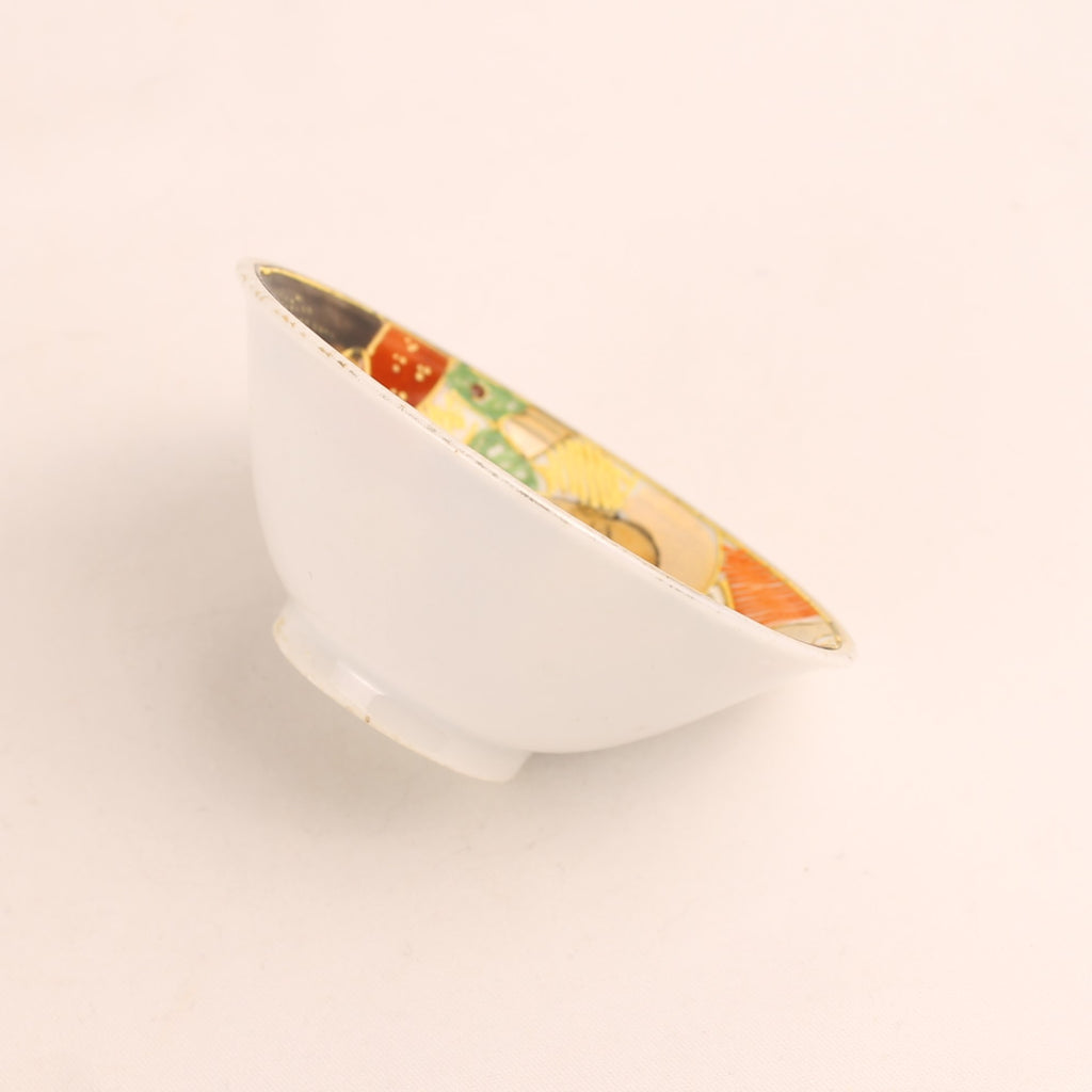 Japans Satsuma-Stijl Moriage Miniatuur Schaaltje met Figuren – Meiji Periode ca. 1900