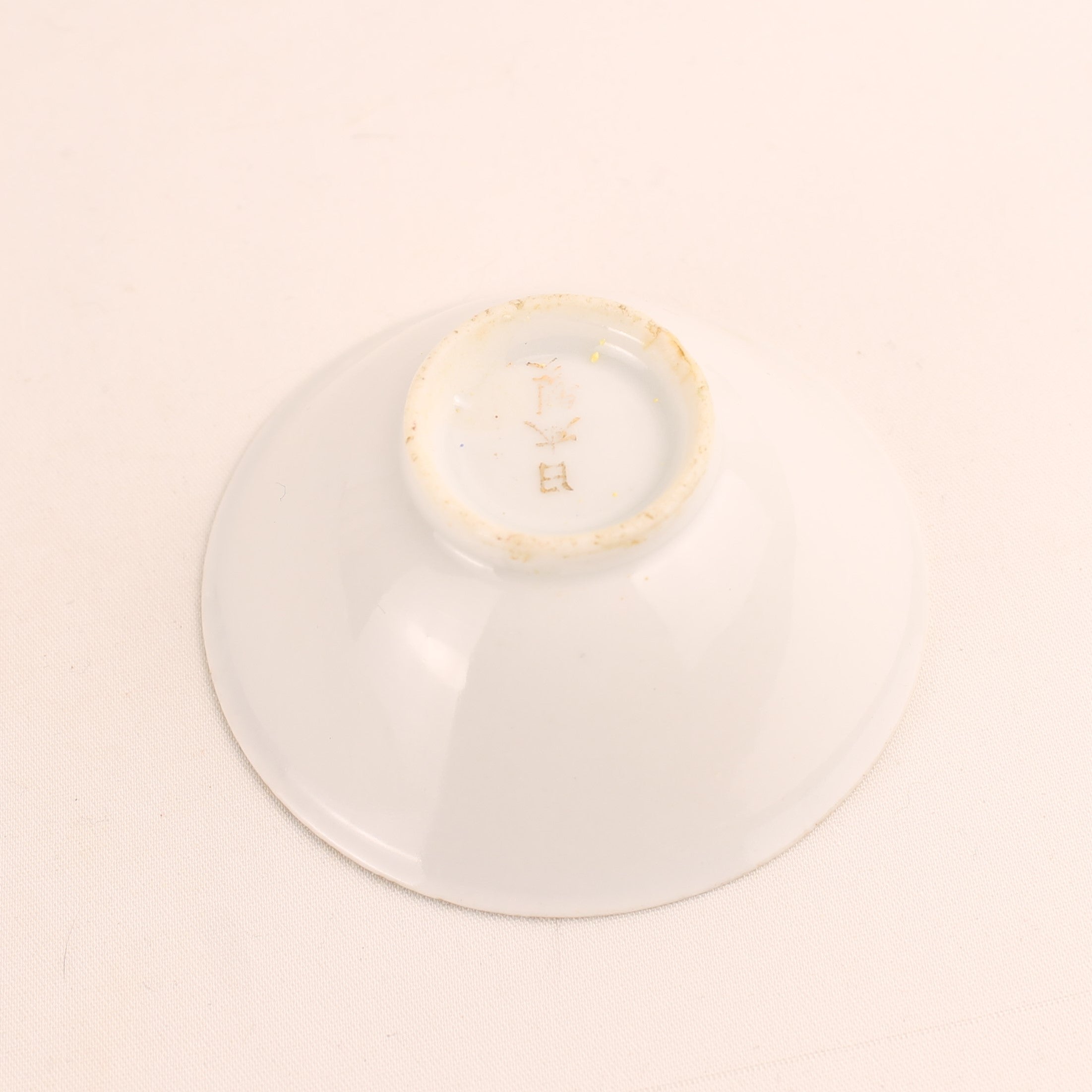 Japans Satsuma-Stijl Moriage Miniatuur Schaaltje met Figuren – Meiji Periode ca. 1900