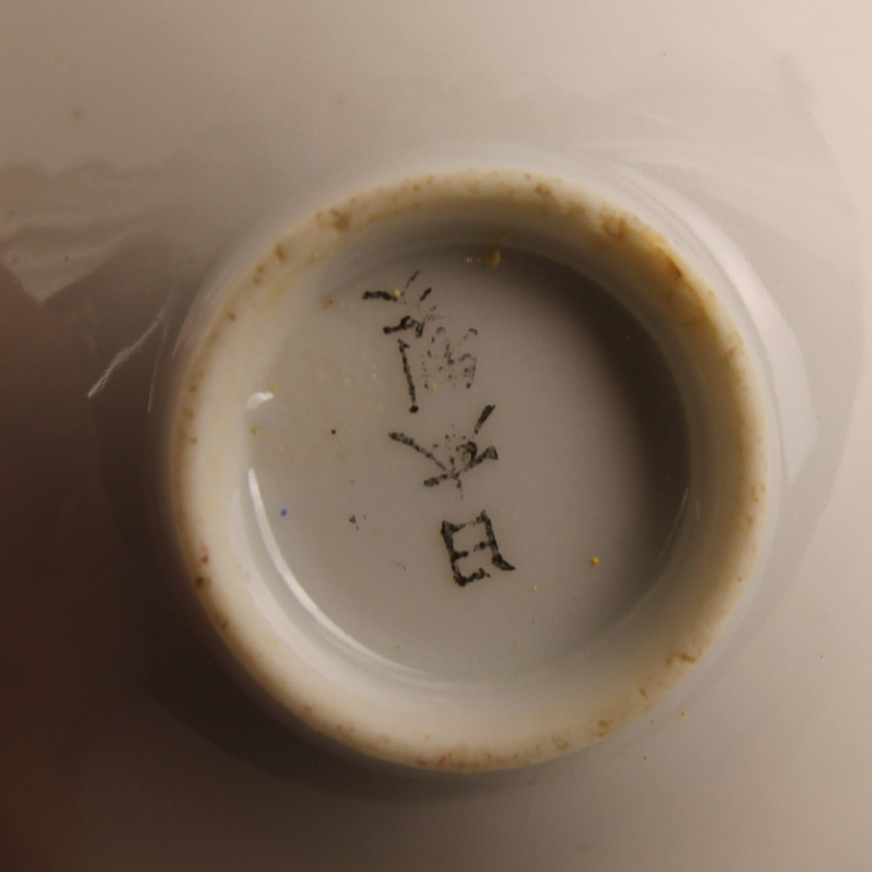 Japans Satsuma-Stijl Moriage Miniatuur Schaaltje met Figuren – Meiji Periode ca. 1900