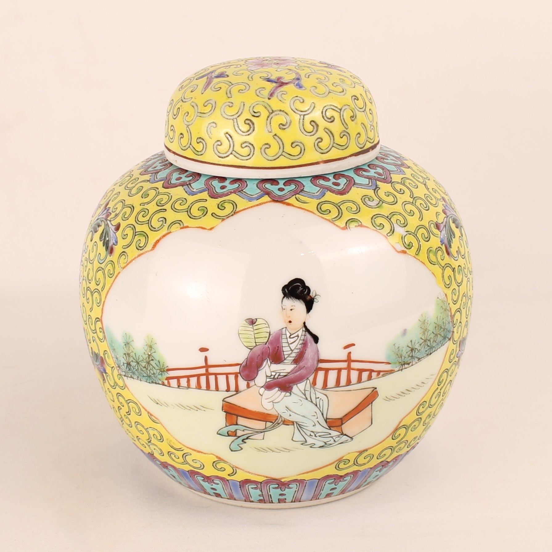 Chinees Jingdezhen Porselein Dekselpot – Gele Grond – Reliëfdecor