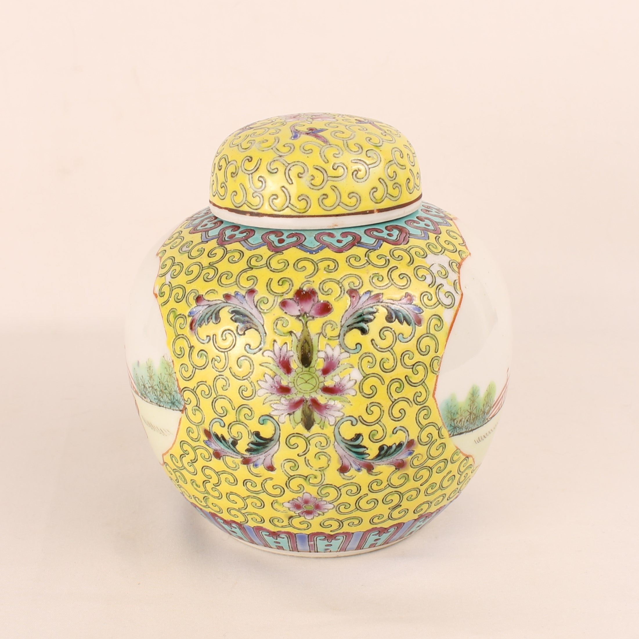 Chinees Jingdezhen Porselein Dekselpot – Gele Grond – Reliëfdecor