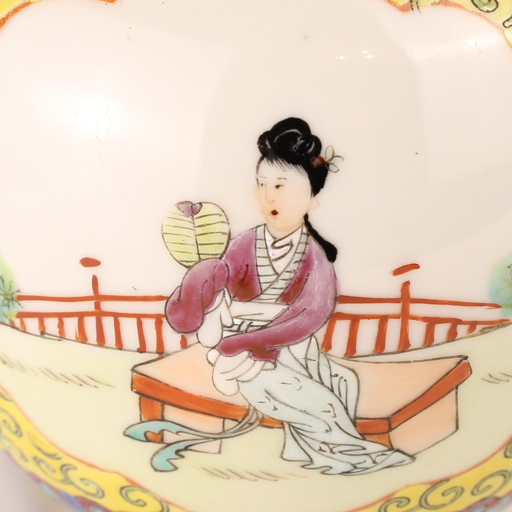 Chinees Jingdezhen Porselein Dekselpot – Gele Grond – Reliëfdecor