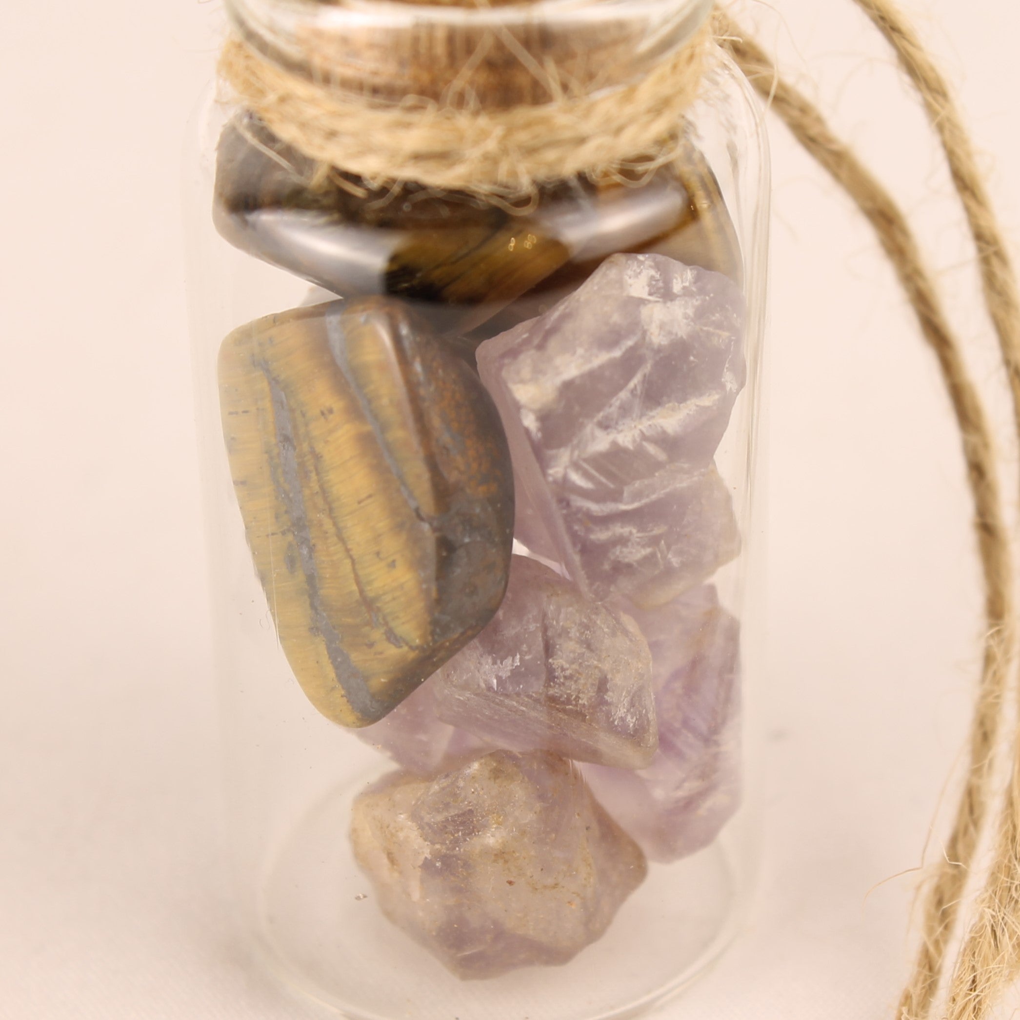 Glazen Flesje met Amethist en Tijgeroog - Natuurlijke Mineralen