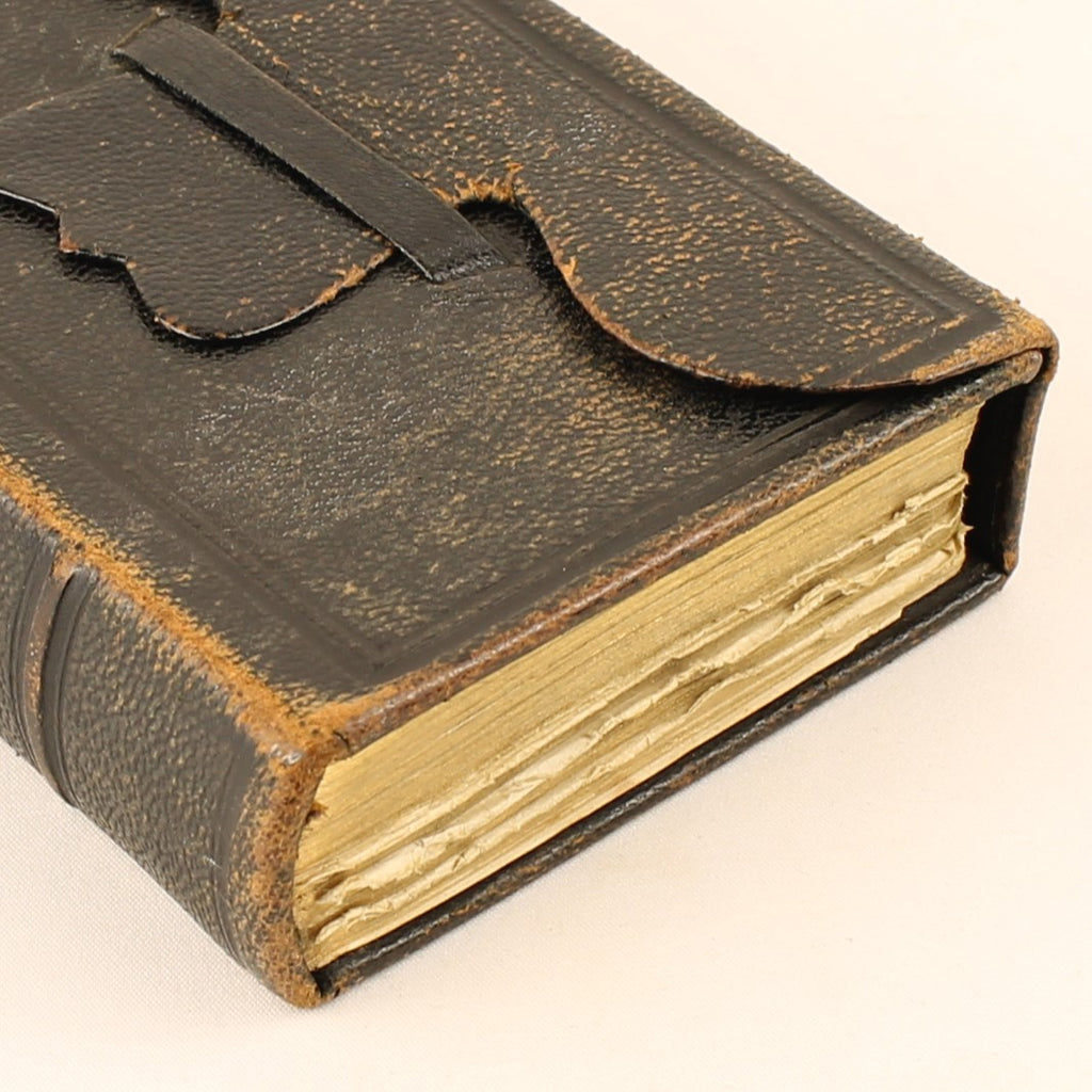 Nieuw Testament met Leren Band en Sluitflap – A. Jongbloed Leeuwarden (ca. 1860–1890)