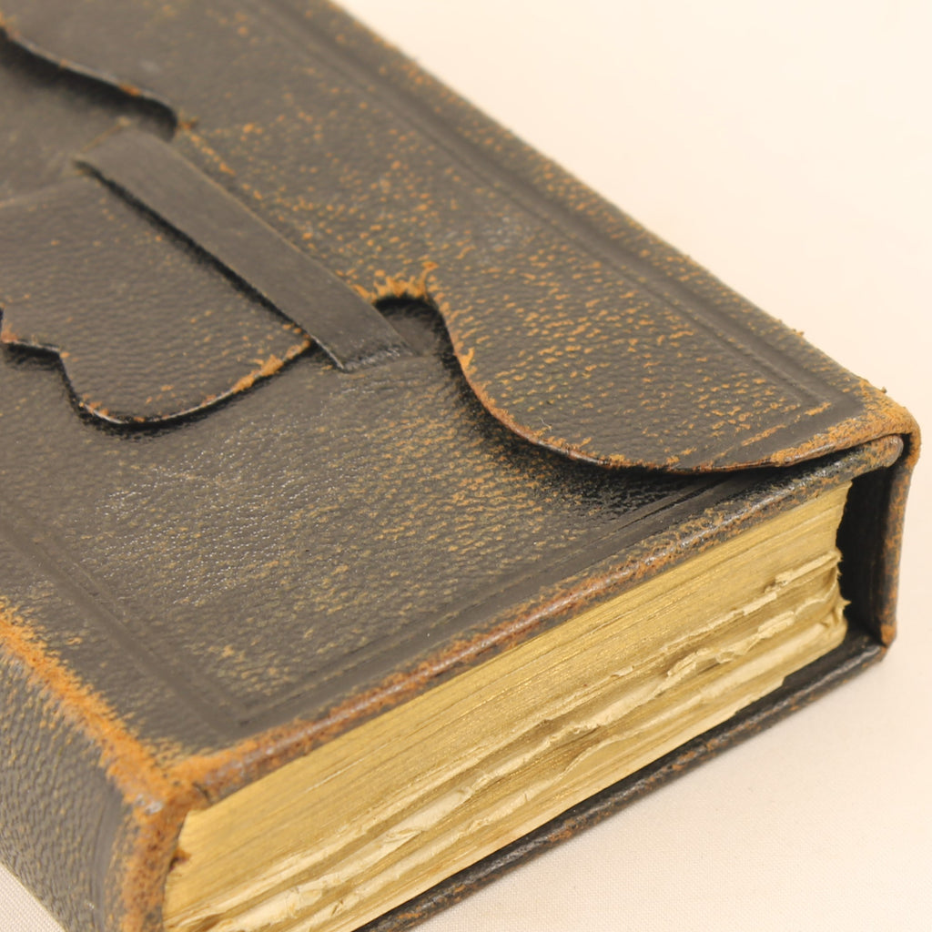 Nieuw Testament met Leren Band en Sluitflap – A. Jongbloed Leeuwarden (ca. 1860–1890)