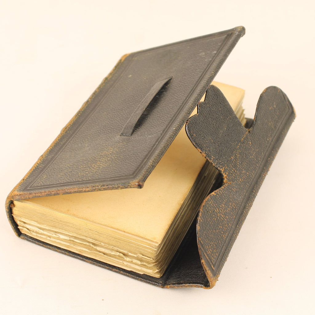 Nieuw Testament met Leren Band en Sluitflap – A. Jongbloed Leeuwarden (ca. 1860–1890)