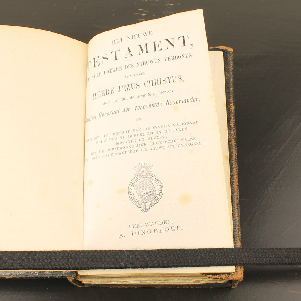 Nieuw Testament met Leren Band en Sluitflap – A. Jongbloed Leeuwarden (ca. 1860–1890)