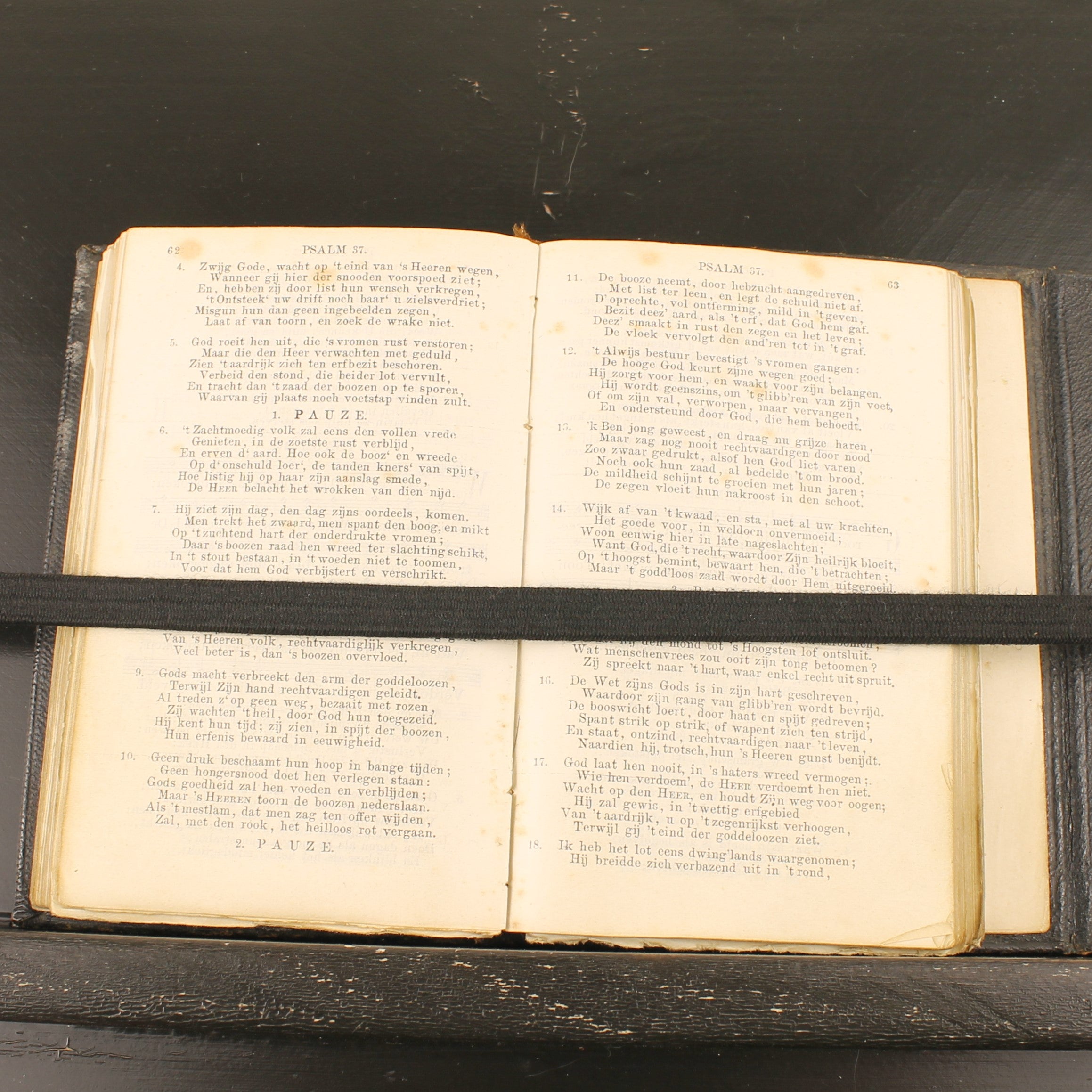 Nieuw Testament met Leren Band en Sluitflap – A. Jongbloed Leeuwarden (ca. 1860–1890)