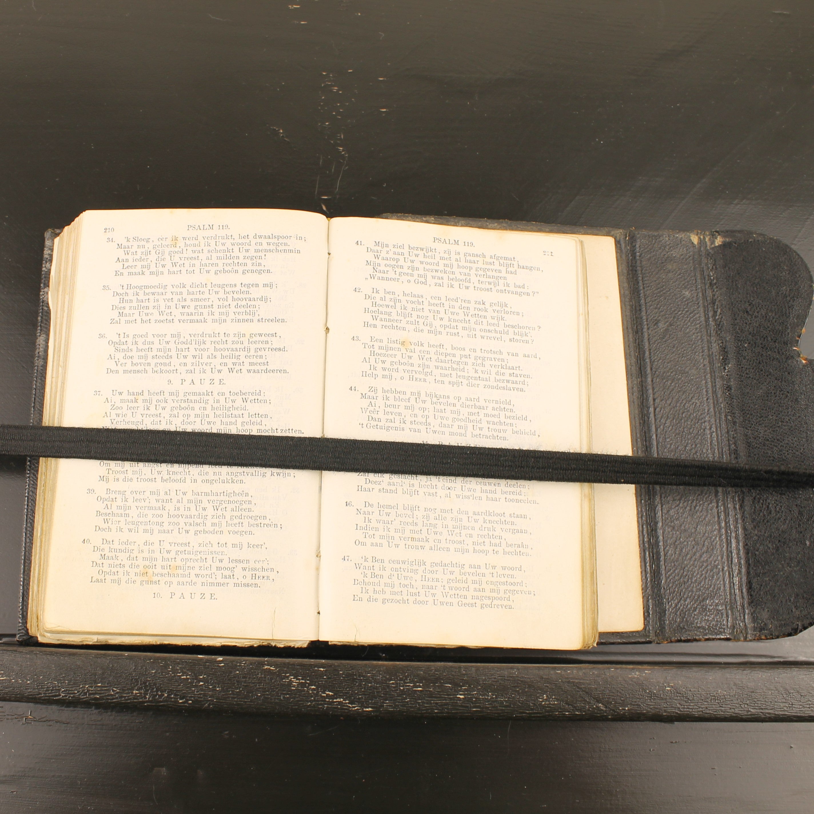 Nieuw Testament met Leren Band en Sluitflap – A. Jongbloed Leeuwarden (ca. 1860–1890)