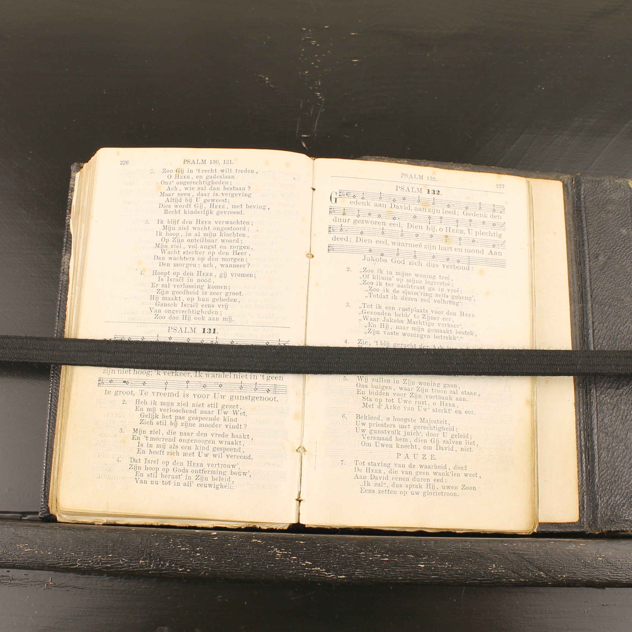 Nieuw Testament met Leren Band en Sluitflap – A. Jongbloed Leeuwarden (ca. 1860–1890)