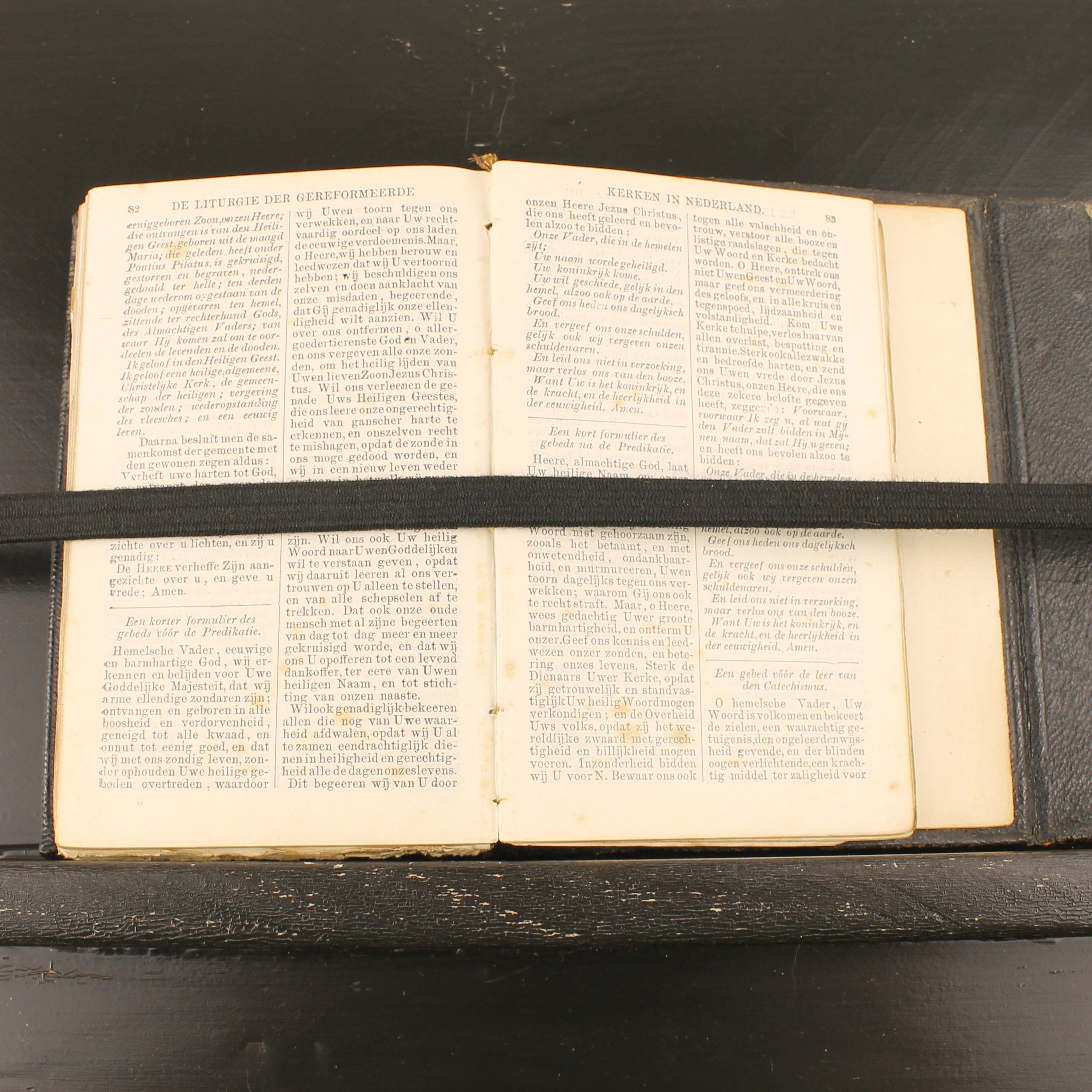 Nieuw Testament met Leren Band en Sluitflap – A. Jongbloed Leeuwarden (ca. 1860–1890)