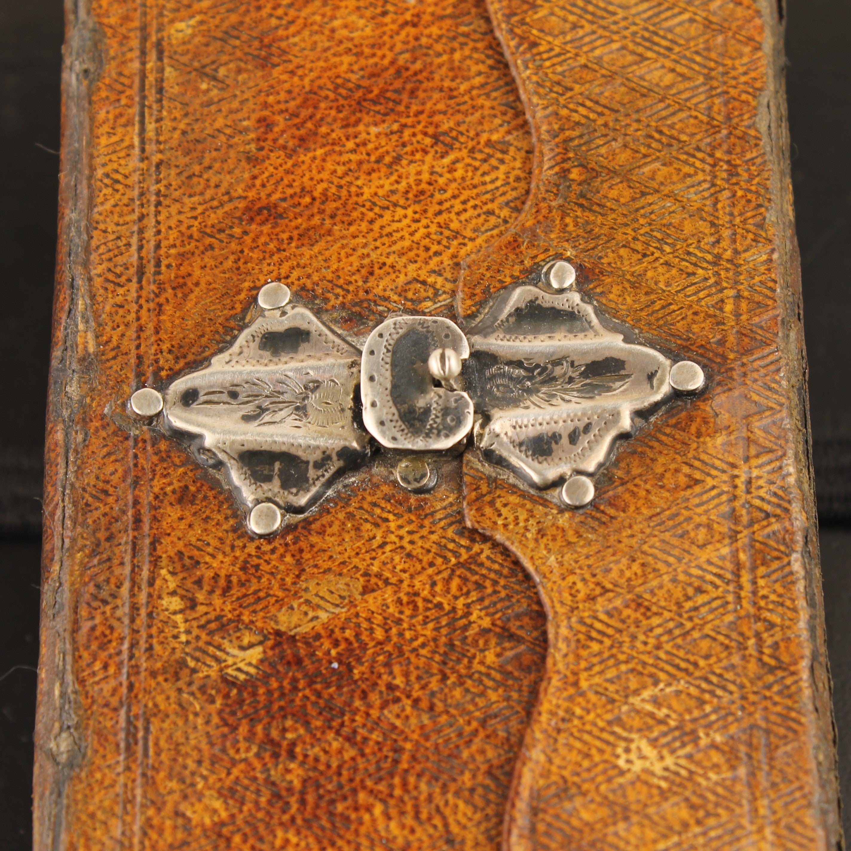 Nieuwe Testament (Statenvertaling) - Zakbijbeltje met Zilveren Sluiting en Goudsnede - 1870 Haarlem