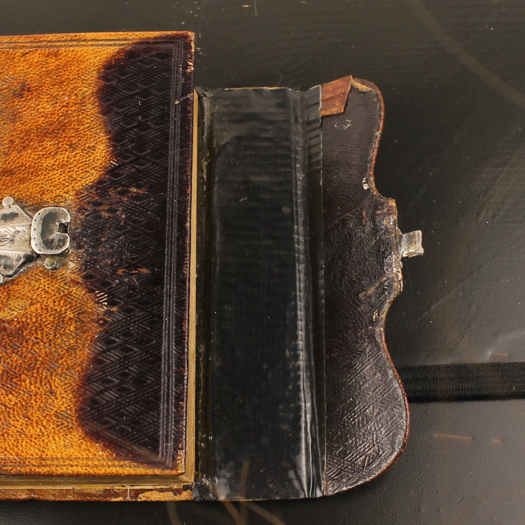 Nieuwe Testament (Statenvertaling) - Zakbijbeltje met Zilveren Sluiting en Goudsnede - 1870 Haarlem