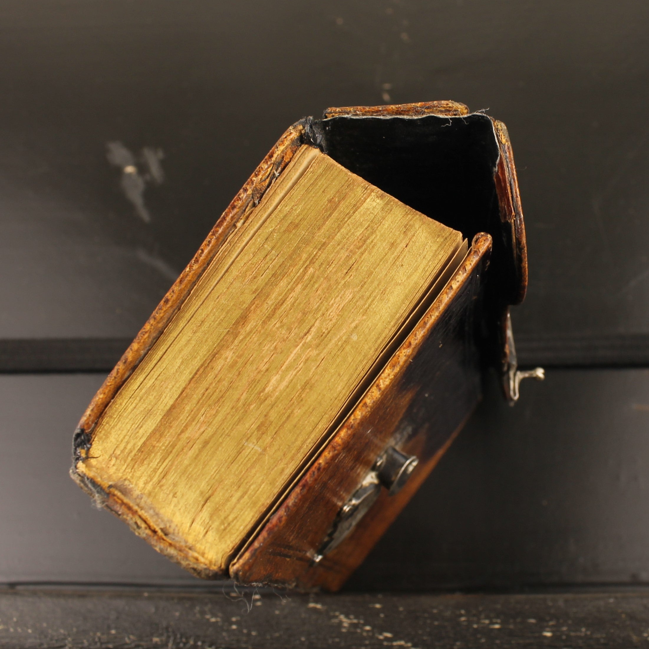 Nieuwe Testament (Statenvertaling) - Zakbijbeltje met Zilveren Sluiting en Goudsnede - 1870 Haarlem