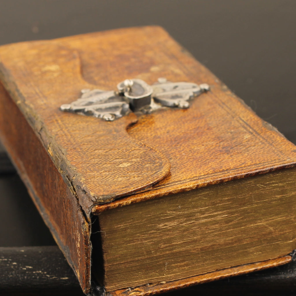 Nieuwe Testament (Statenvertaling) - Zakbijbeltje met Zilveren Sluiting en Goudsnede - 1870 Haarlem