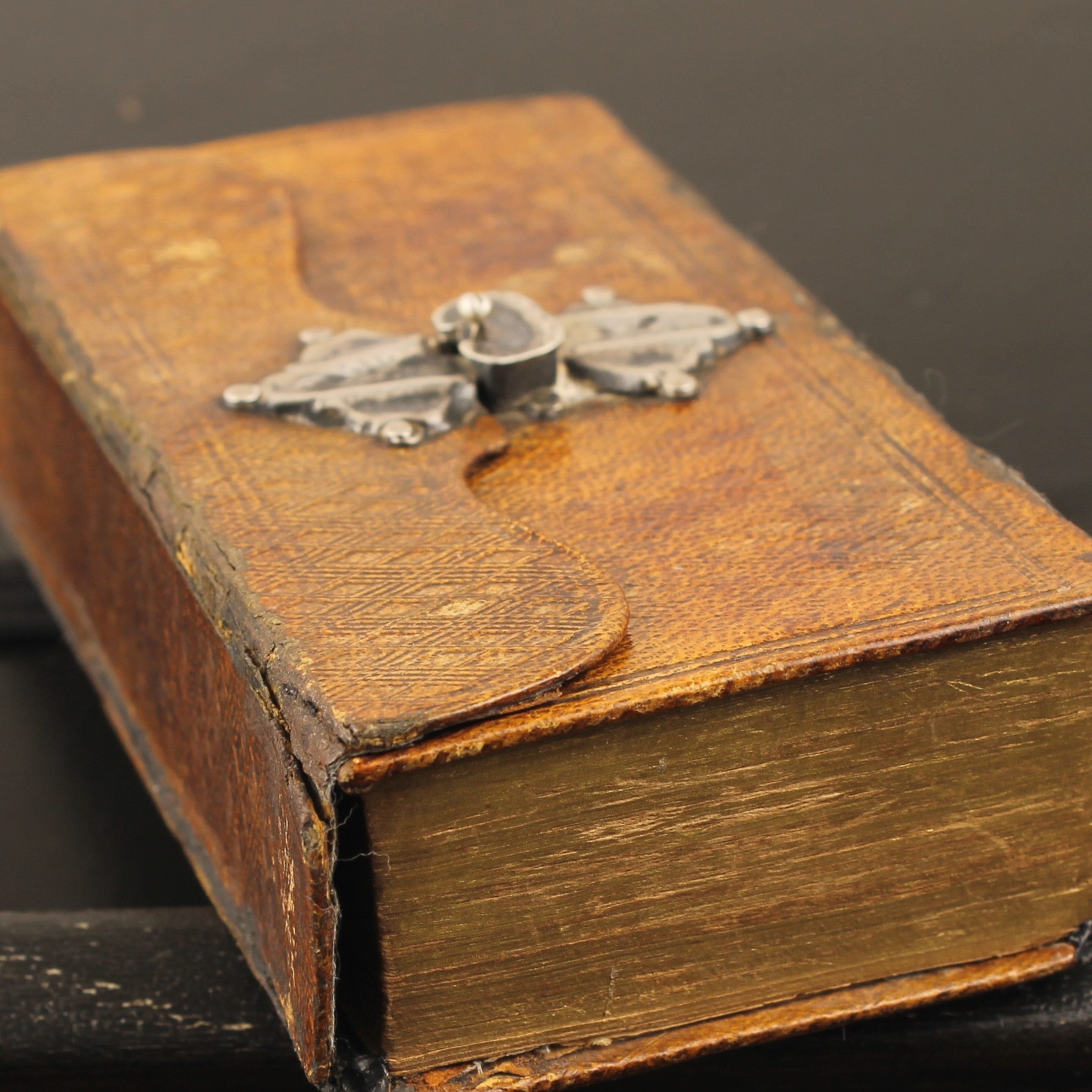 Nieuwe Testament (Statenvertaling) - Zakbijbeltje met Zilveren Sluiting en Goudsnede - 1870 Haarlem