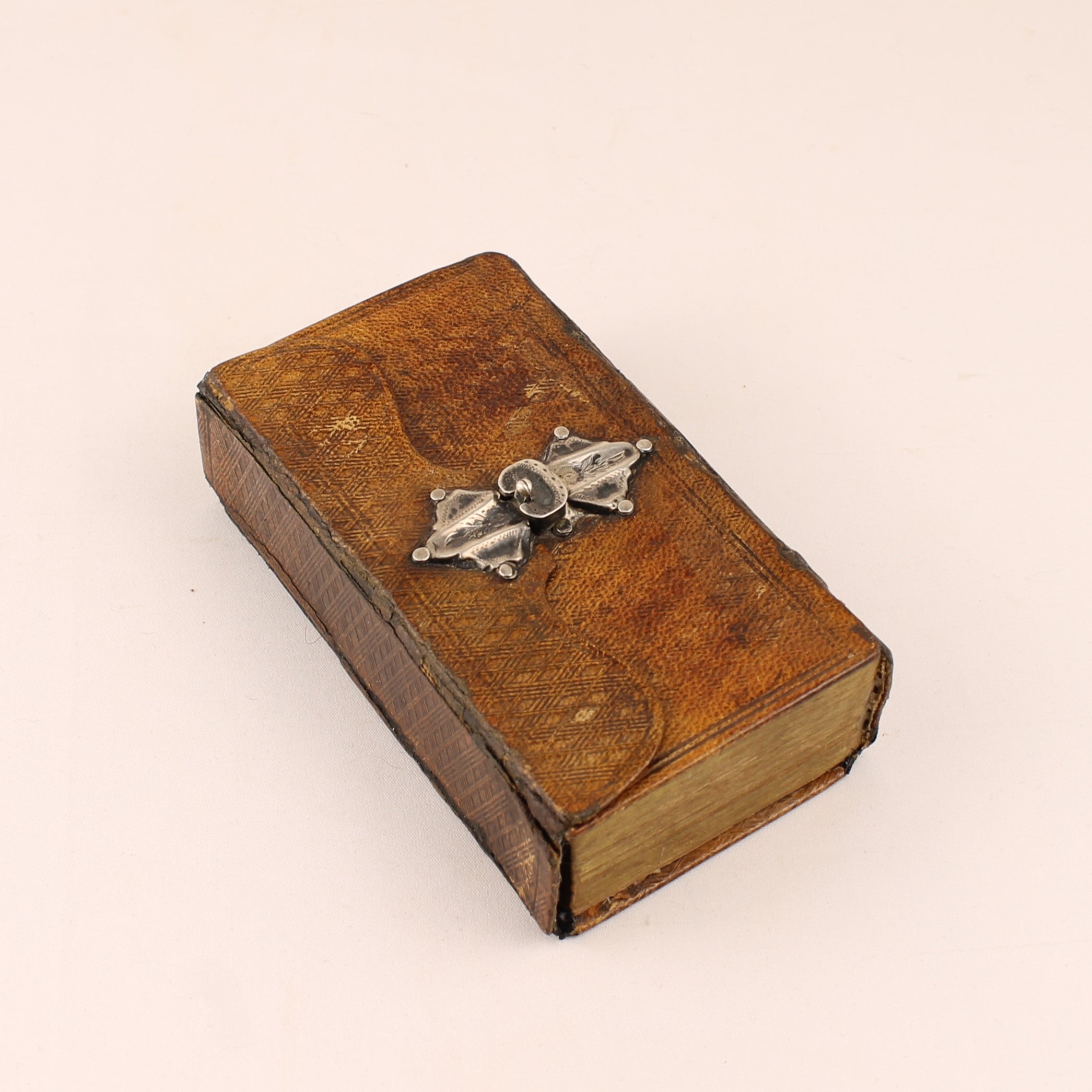 Nieuwe Testament (Statenvertaling) - Zakbijbeltje met Zilveren Sluiting en Goudsnede - 1870 Haarlem