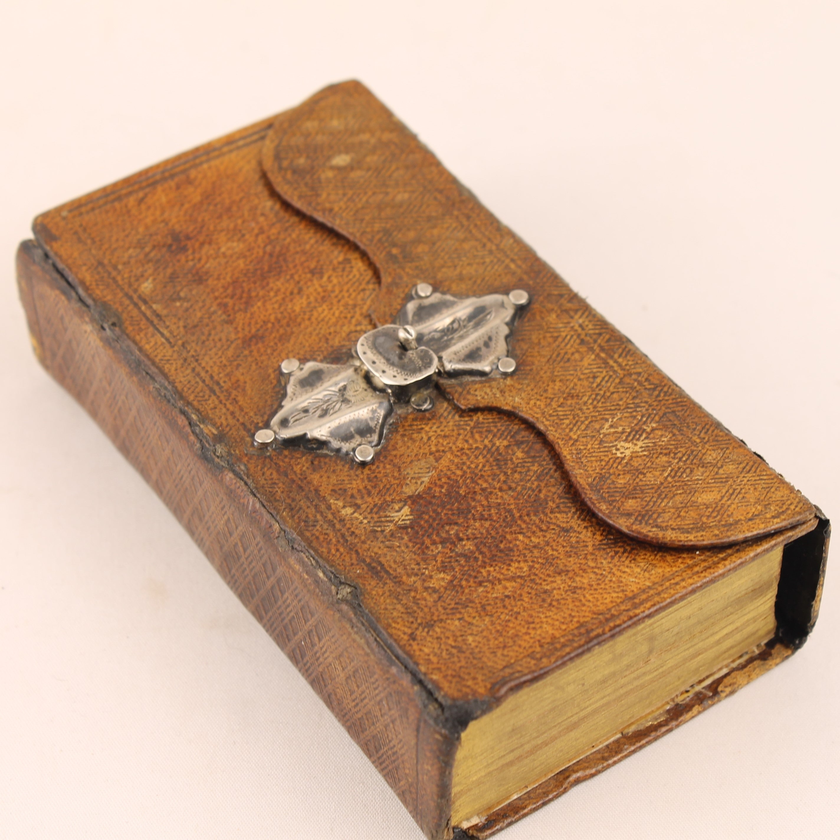 Nieuwe Testament (Statenvertaling) - Zakbijbeltje met Zilveren Sluiting en Goudsnede - 1870 Haarlem