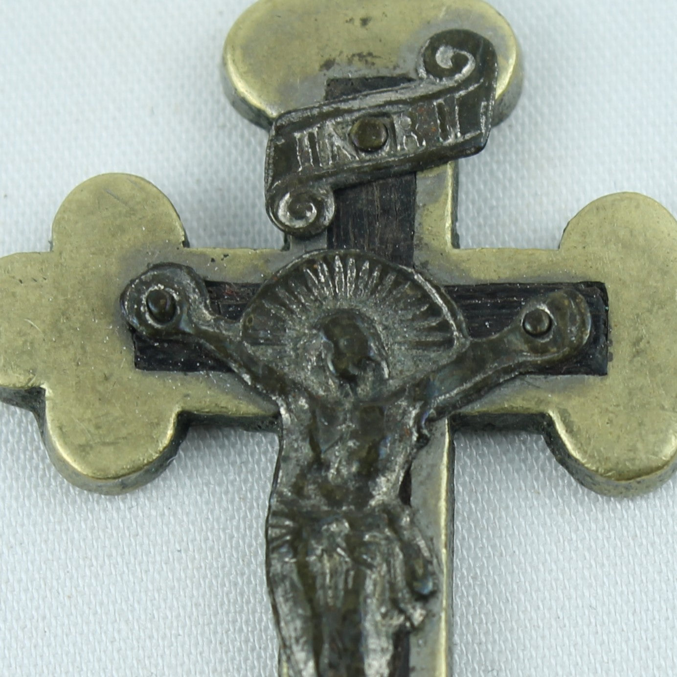 Katholieke Crucifix Hanger – Messing & Corpus – ca. 1900