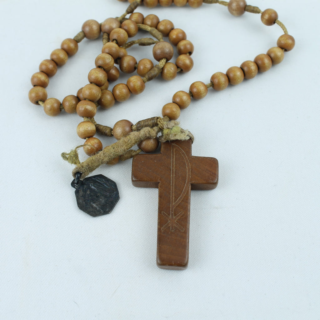 Katholieke Rozenkrans – Houten Kralen met Gegraveerd Kruis – Devotioneel Object
