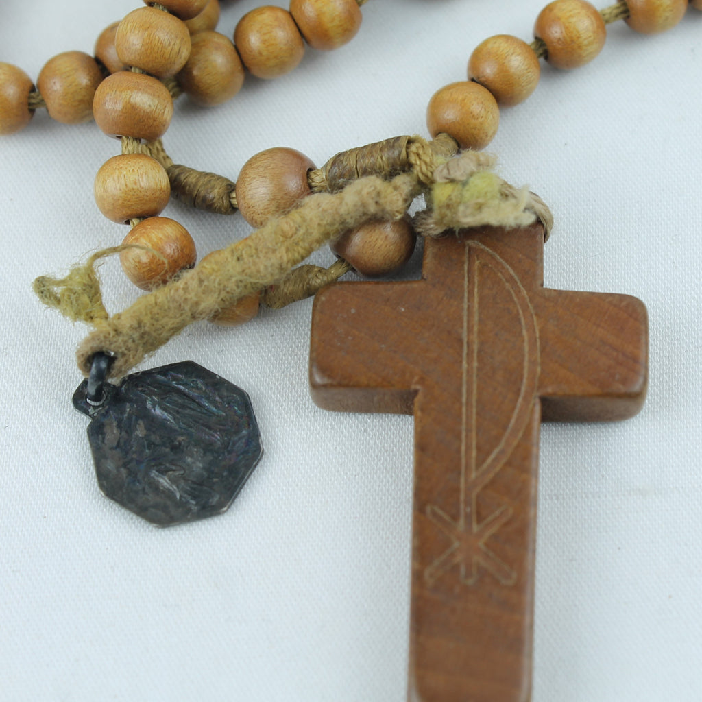 Katholieke Rozenkrans – Houten Kralen met Gegraveerd Kruis – Devotioneel Object