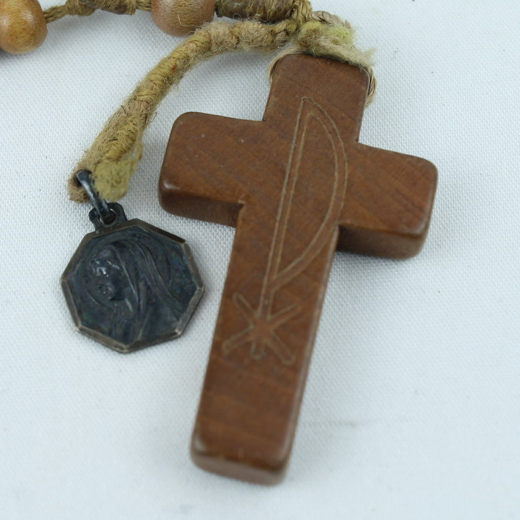 Katholieke Rozenkrans – Houten Kralen met Gegraveerd Kruis – Devotioneel Object