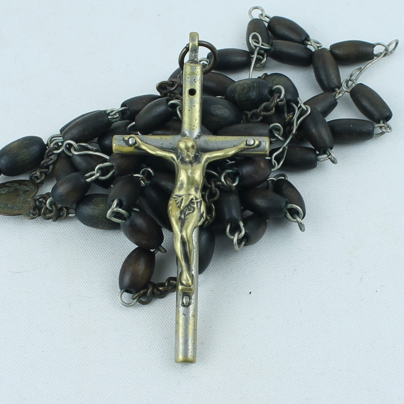 Katholieke Rozenkrans met Houten Kralen en Messing Crucifix – Interbellum