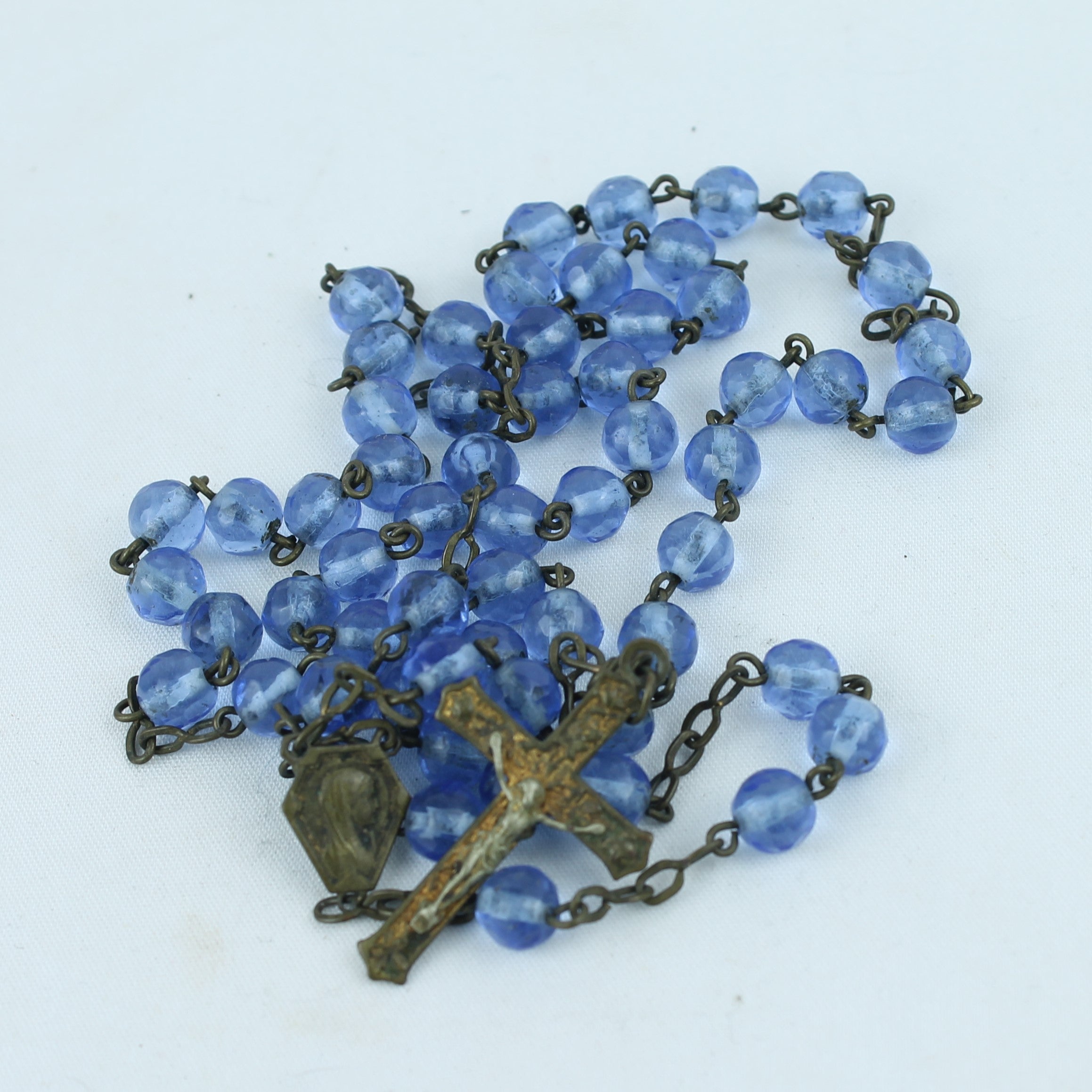 Rozenkrans met Blauwe Glaskralen en Kruis – ca. 1900–1930